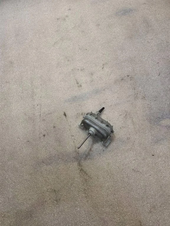 Vakuumpumpe Zentralverriegelung Audi A4 8D0862153