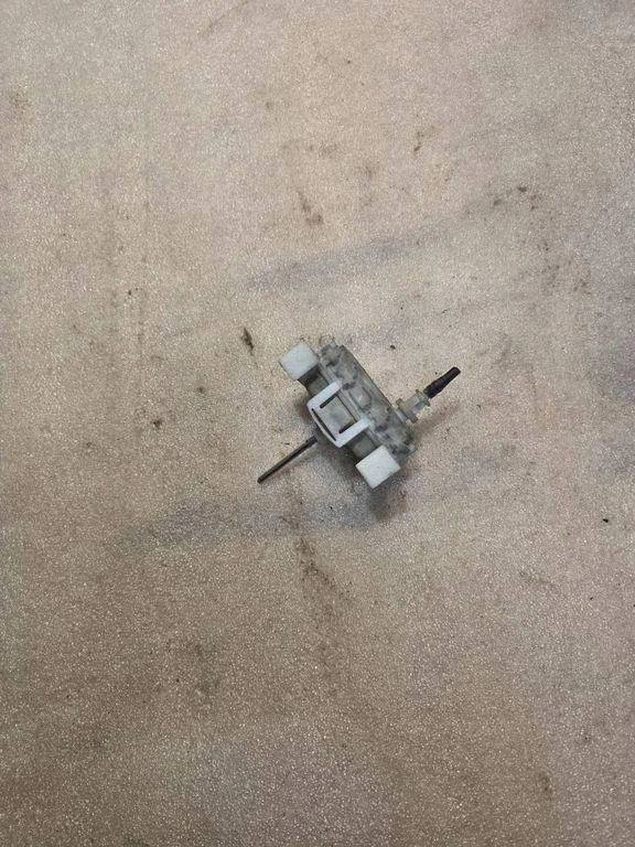 Vakuum pump för centrallås Audi A4 B7