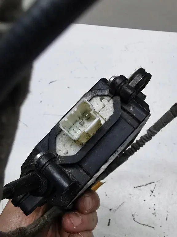 BMW 7 F01 F02 Heckklappen-Schließmechanismus image 3