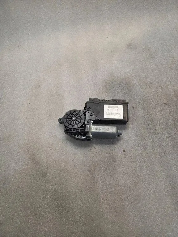 VW Phaeton 2013 Front Door Window Motor 3D1959702J