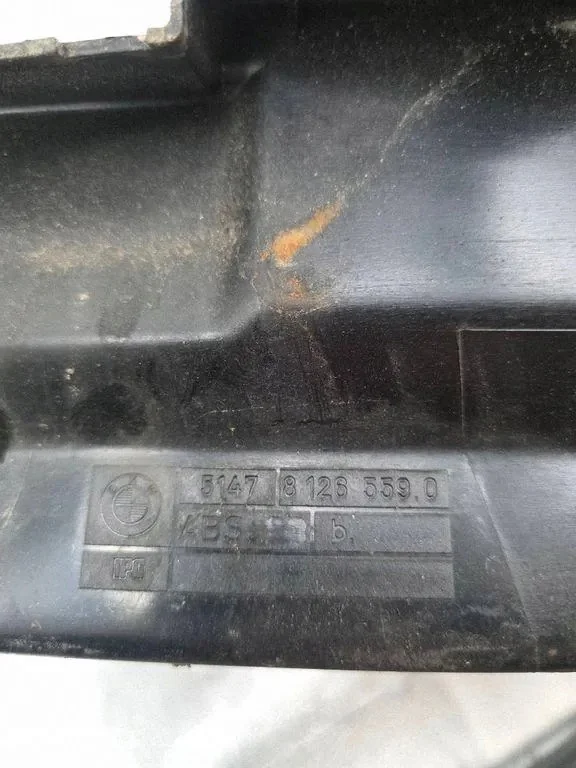 BMW 5 E34 Sedan Bagagerumslist Använd 8126559 image 4