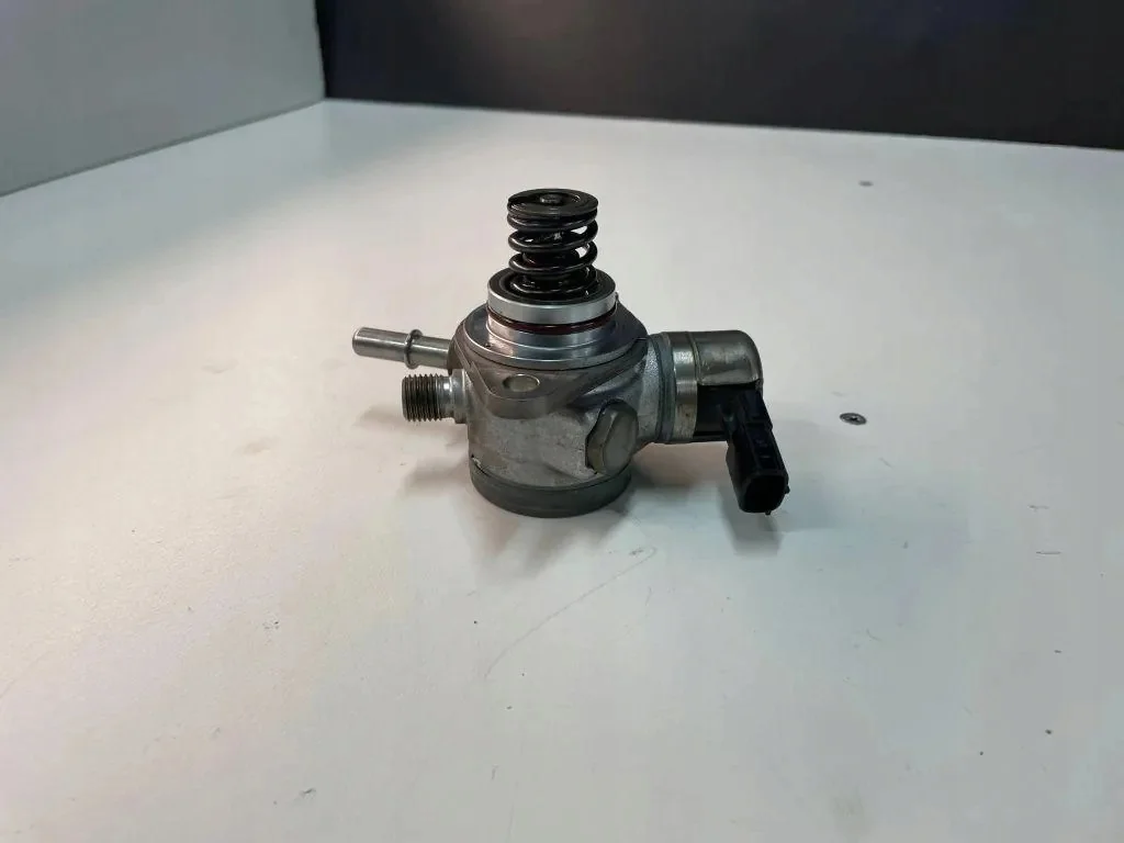 Polttoainepumppu CM5E-9D376-CB Ford Focus MK3 image 9