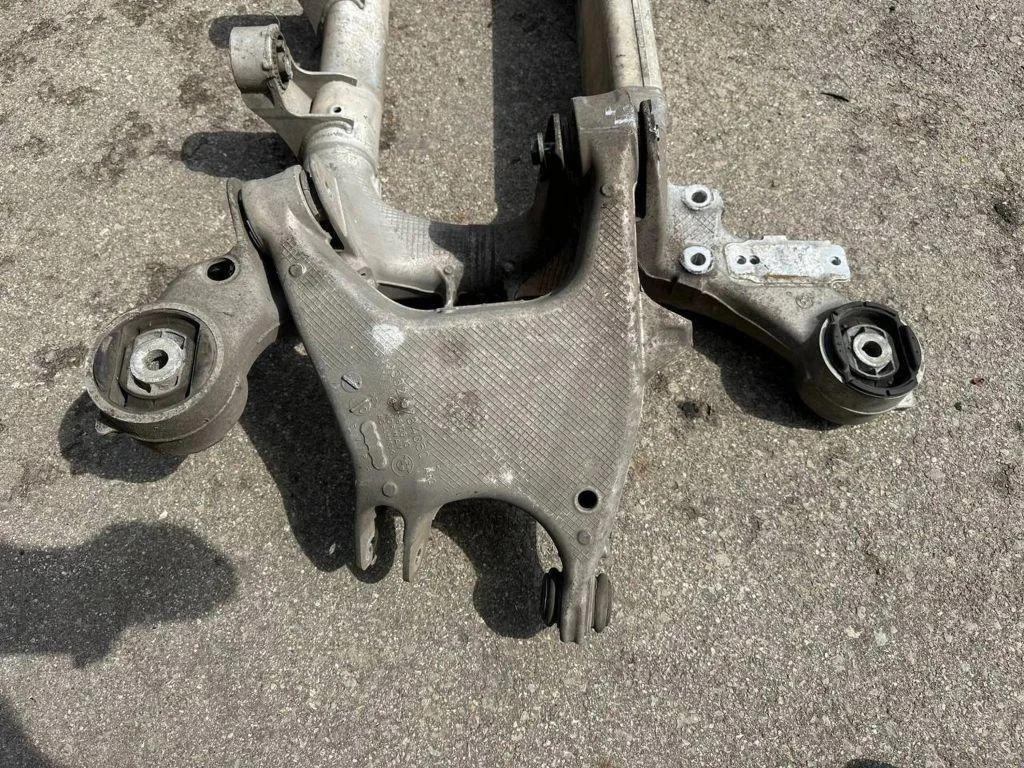 Sanki Traseiro BMW 7 (F01, F02, F03, F04) OEM 6775880