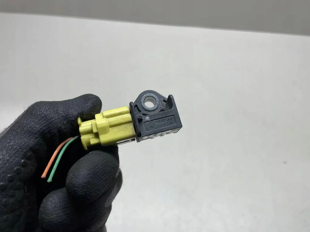 Kia Impact Sensor 95920-H8000 Used image 5