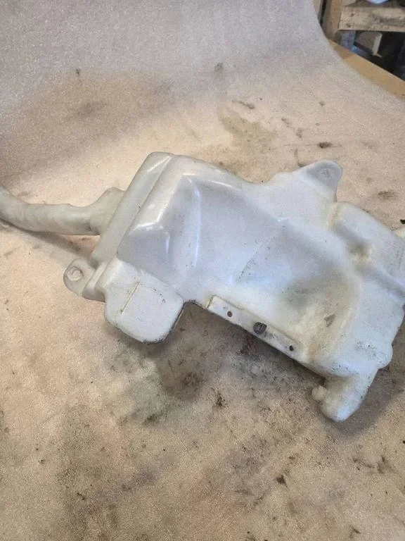Washer Fluid Reservoir Toyota RAV 4 II