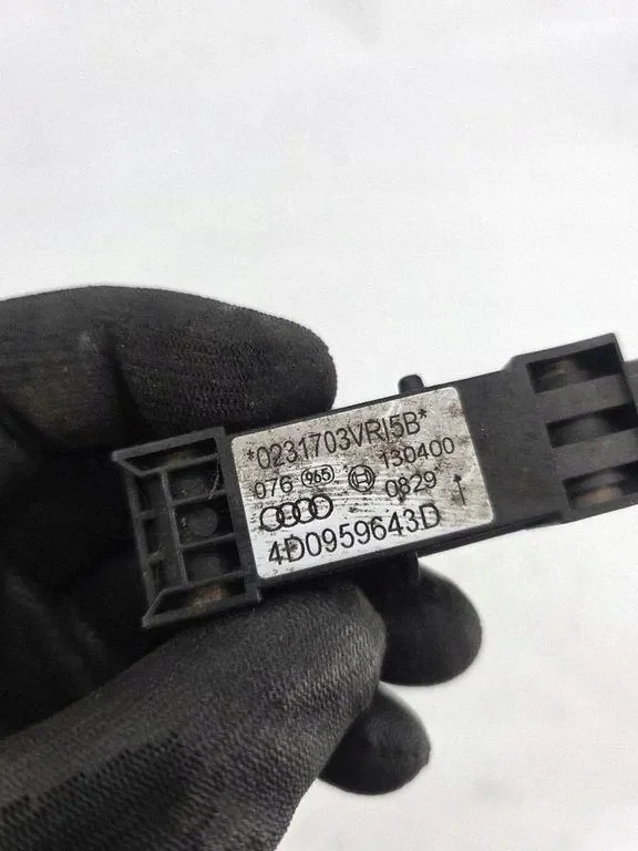 Sensor de Impacto Audi A3 8P 4D0959643D image 3