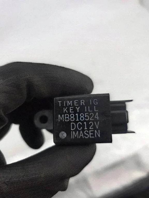 Relais MITSUBISHI PAJERO II MB818524 image 3