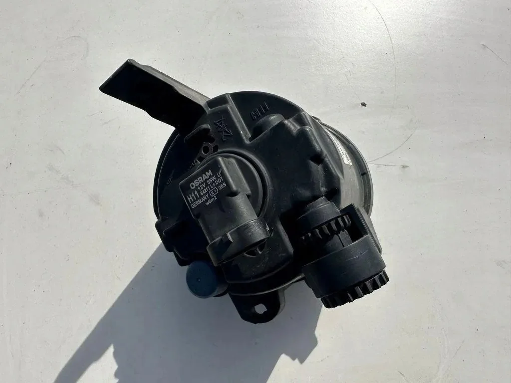 BMW X5 E53 Front Left Halogen Light 63176920885 image 3