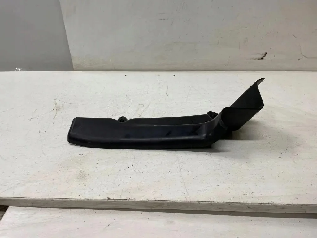Pièce compartiment moteur Skoda Octavia I 5E1815159