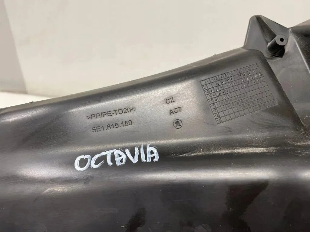 Peça compartimento motor Skoda Octavia I image 3