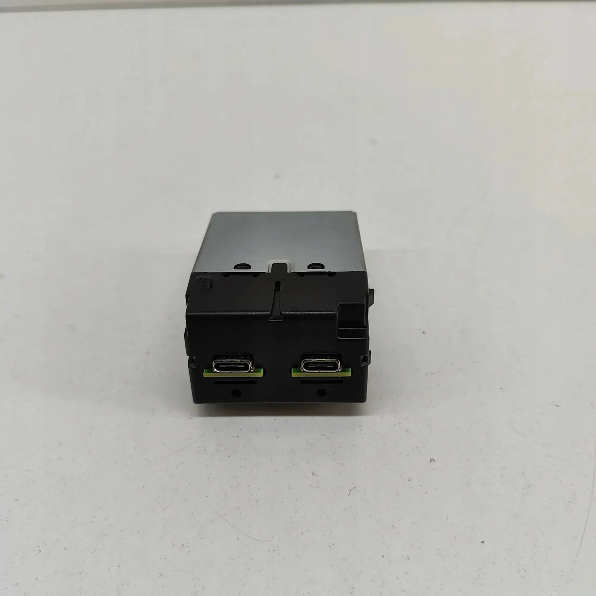 Used Polestar 2 USB Module 31682676