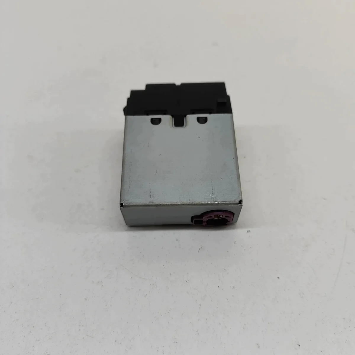 Used Polestar 2 USB Module 31682676 image 3
