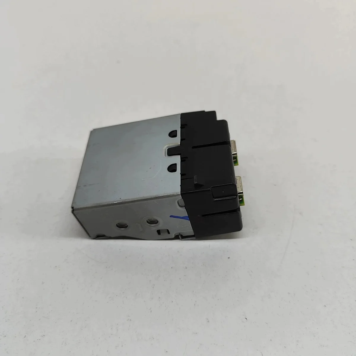 Used Polestar 2 USB Module 31682676 image 4