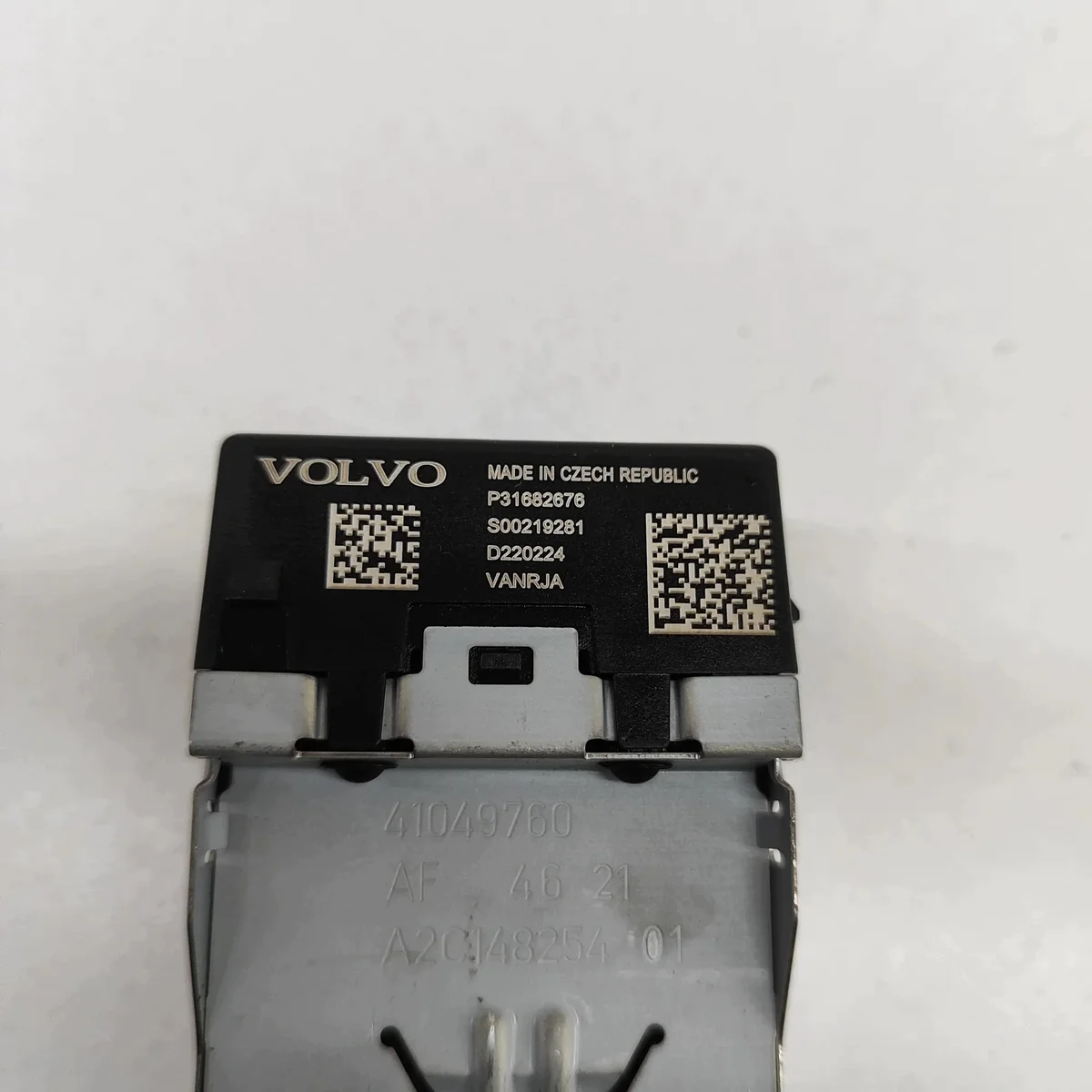 Used Polestar 2 USB Module 31682676 image 7
