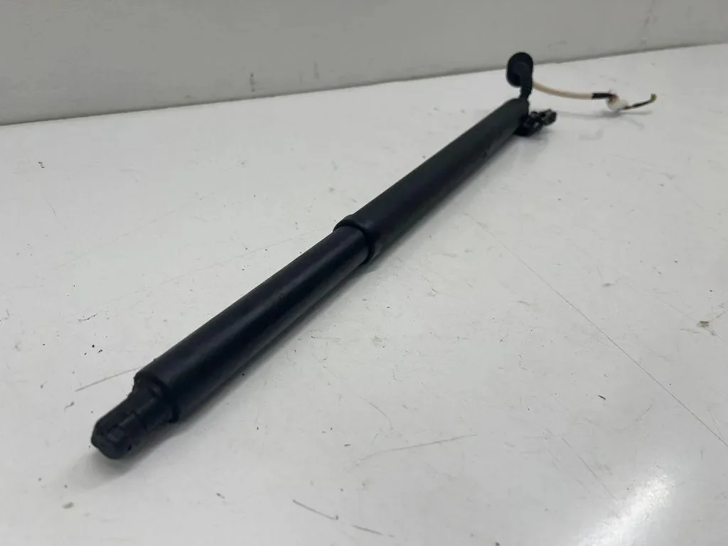 Ammortizzatore cofano Mazda DFR7636EX usato