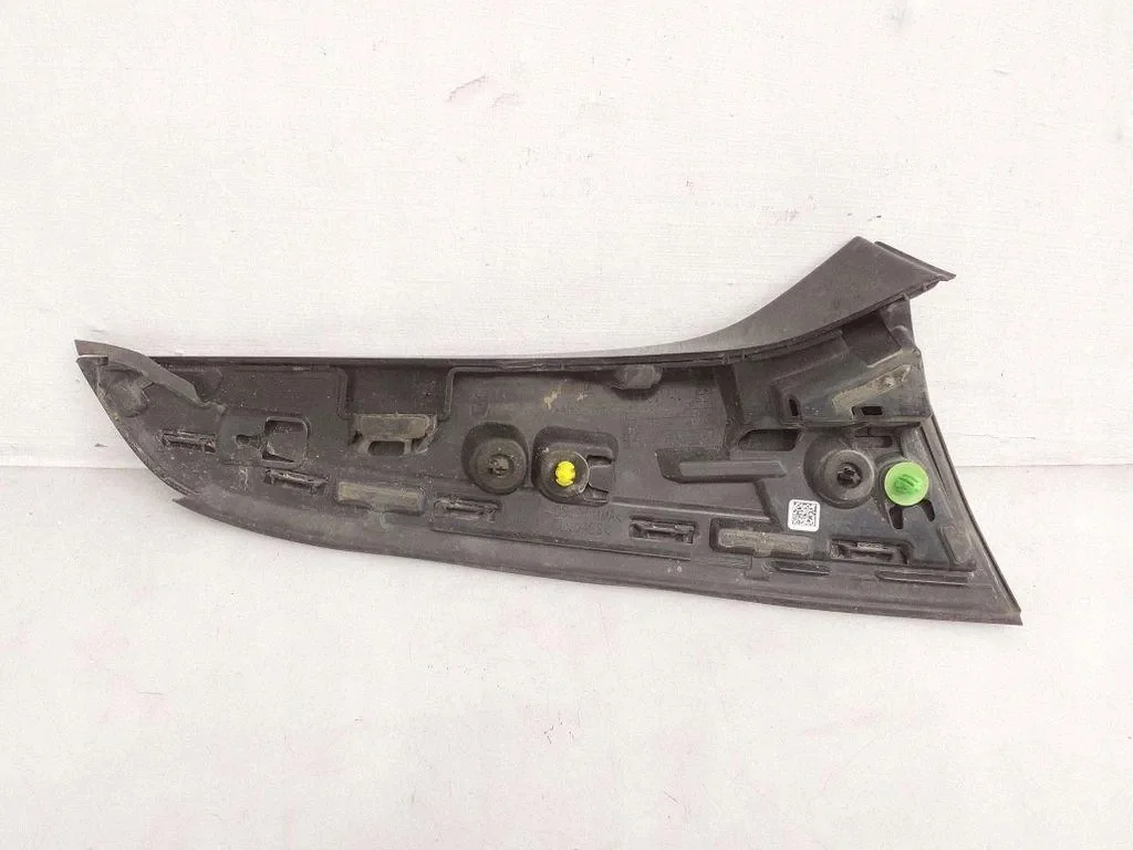 Embellecedor Tapa Maletero Mercedes A W177 image 4