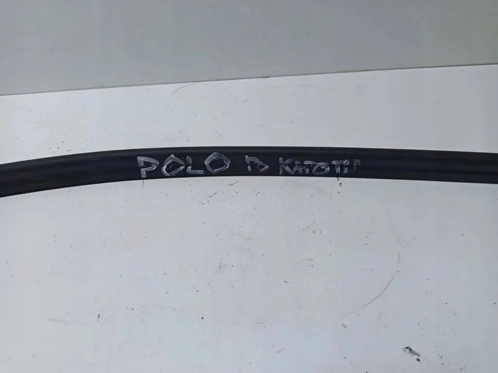 VW Polo 17- Tiiviste konepellille 2G0823723