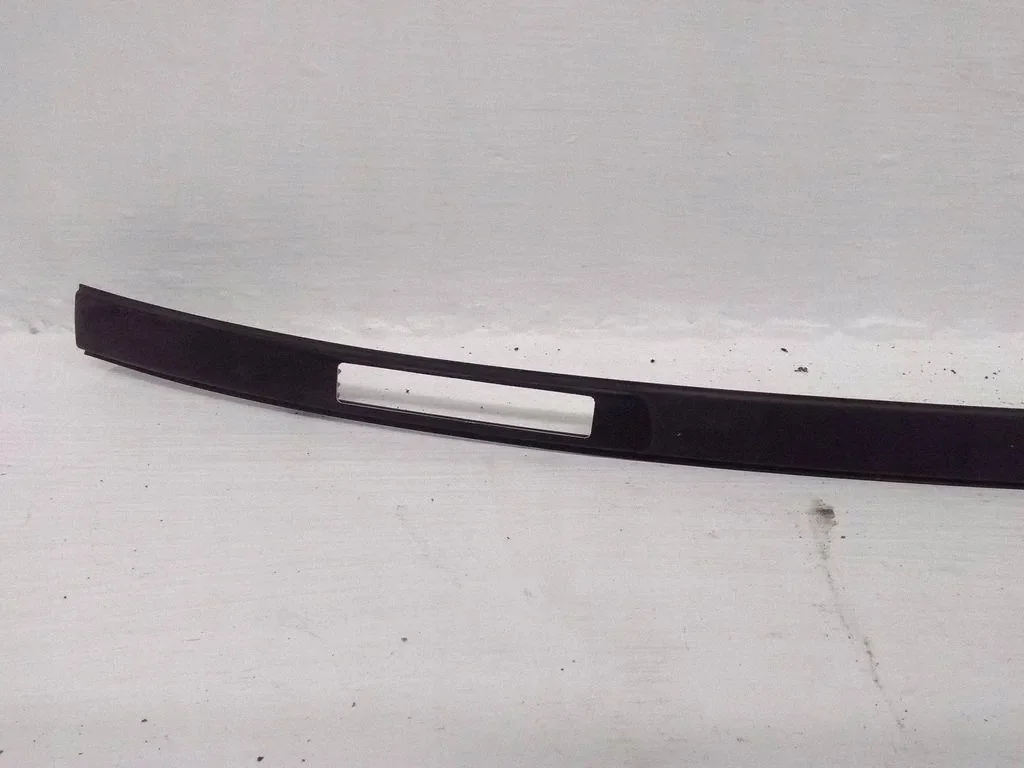 Taklist höger Mercedes-Benz EQB A2476902400