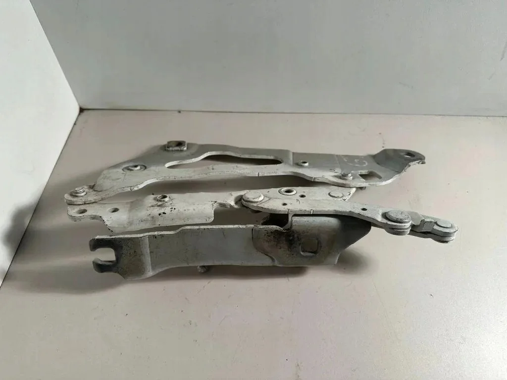 BMW 5 GT F07 2012 Hood Hinge Right