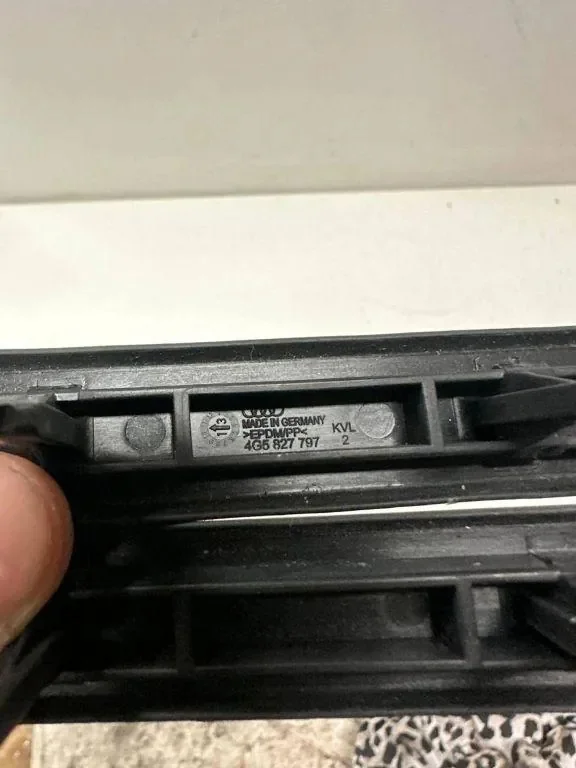 Audi A3 S3 8V Tailgate Buffer 4G5827797 image 4
