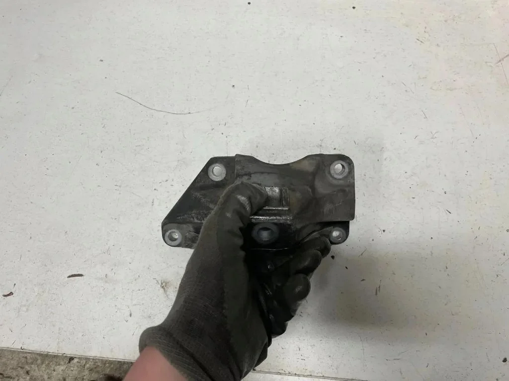 Supporto motore BMW 5 E61 8777628 Diesel image 3