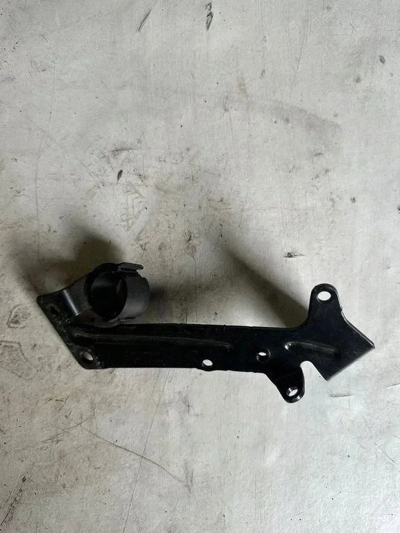 Peça compartimento motor BMW 5 (G30) 8602081