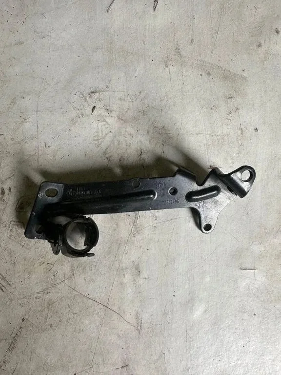 Pièce compartiment moteur BMW 5 (G30) 8602081