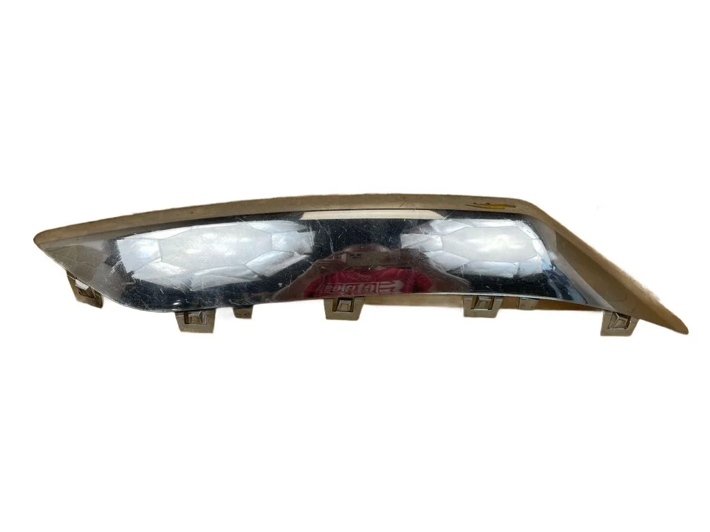 Chrysler Pacifica 2017-2024 Bumper Strip Rechts
