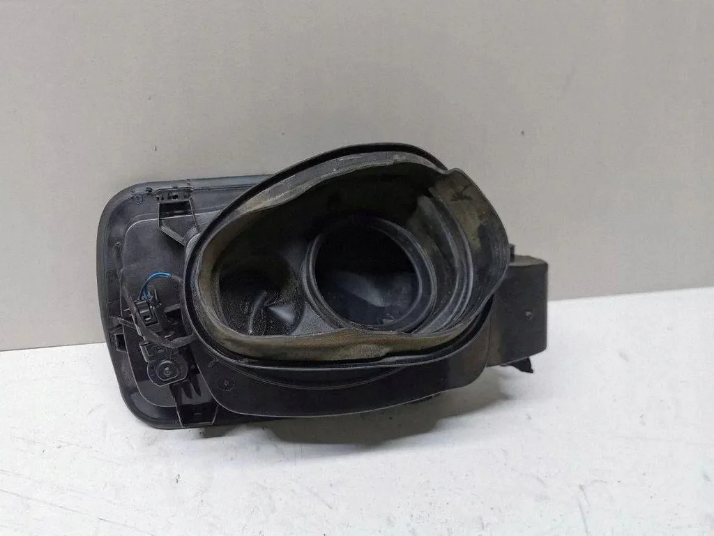 Polttoainetankin luukku BMW F46 7332361