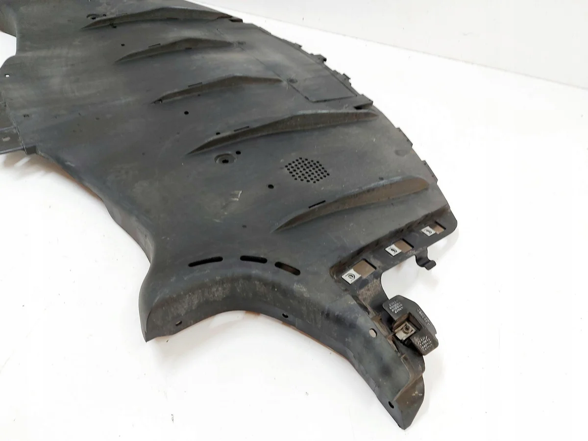 Tesla Model 3 takapuskurin alaosa image 6