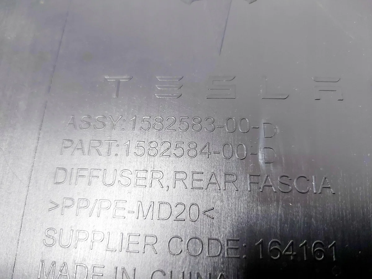 Tesla Model 3 takapuskurin alaosa image 7