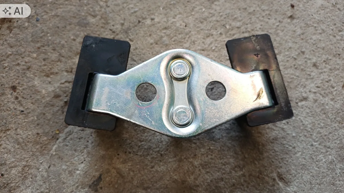 Kia Stonic Trunk Latch Used OEM 31453DSFREW643324