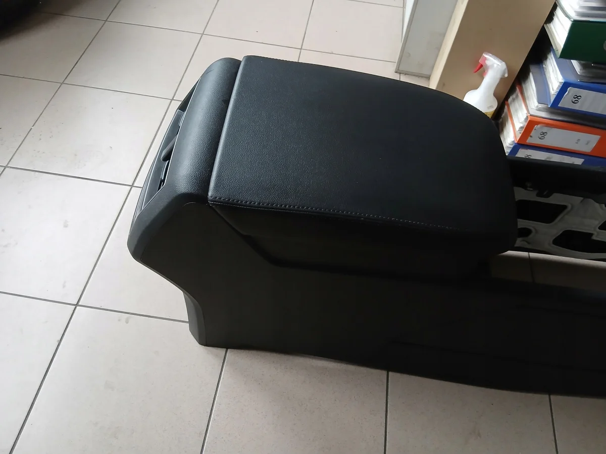 VW Atlas 2017- Túnel Console Central Usado image 6