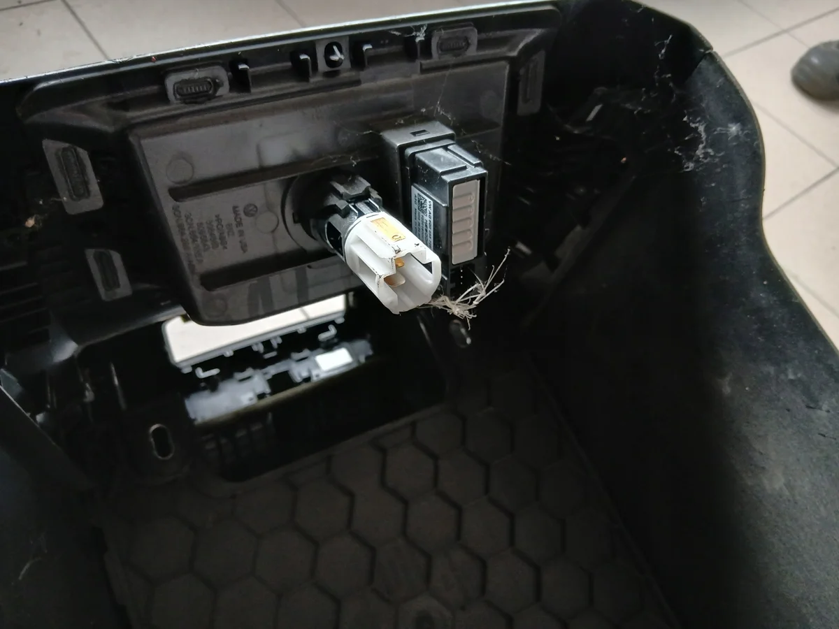 VW Atlas 2017- Túnel Console Central Usado image 8