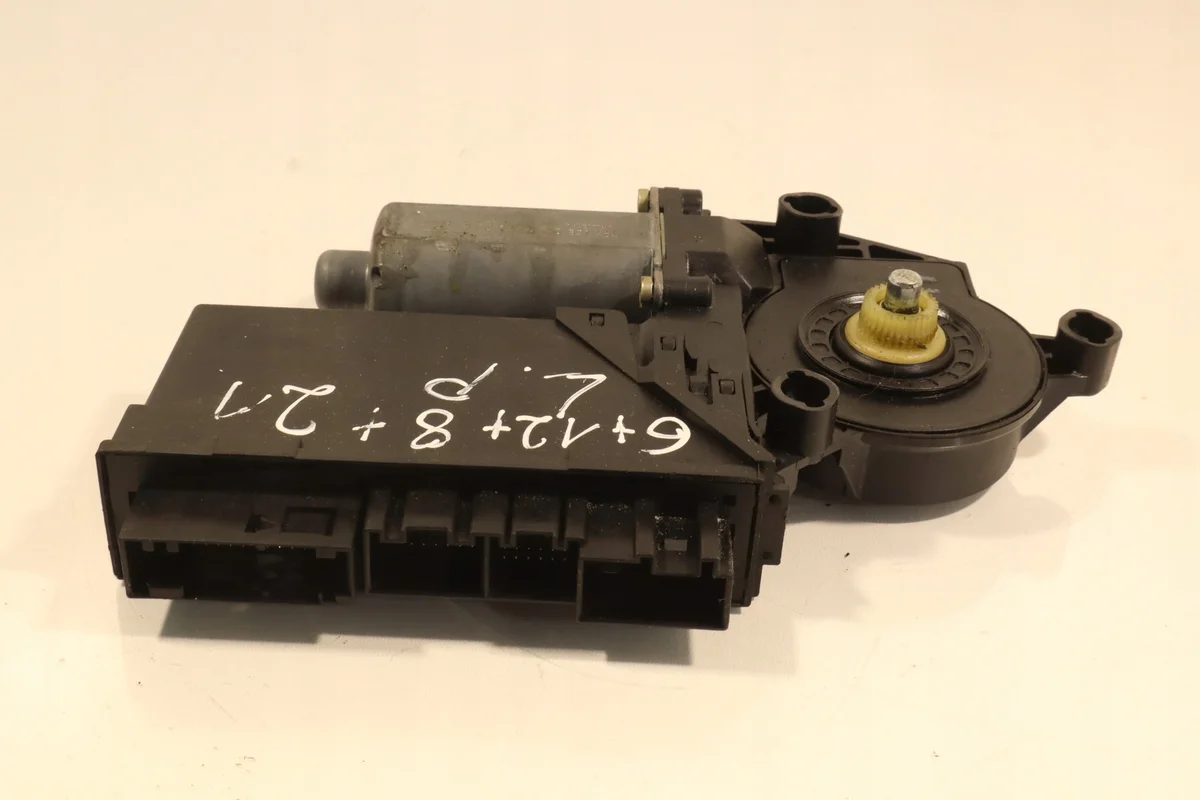 Audi A2 Front Left Window Motor 8Z1959801A image 6