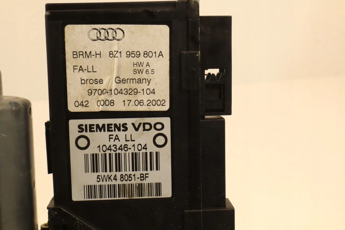 Audi A2 Front Left Window Motor 8Z1959801A image 7
