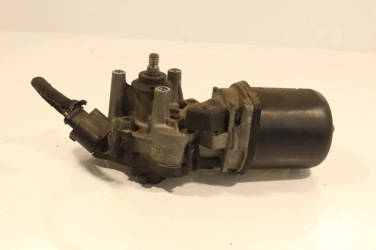 Audi A2 Scheibenwischermotor vorne 8Z0955113