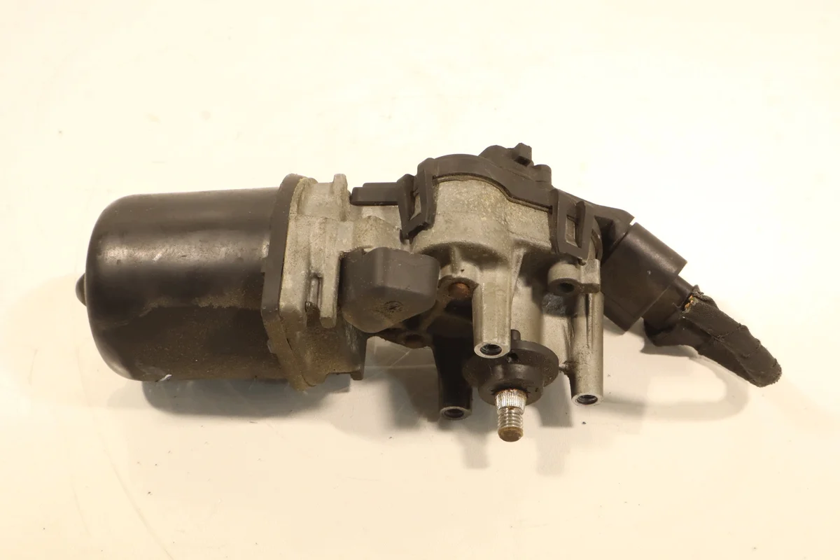 Audi A2 Scheibenwischermotor vorne 8Z0955113 image 5