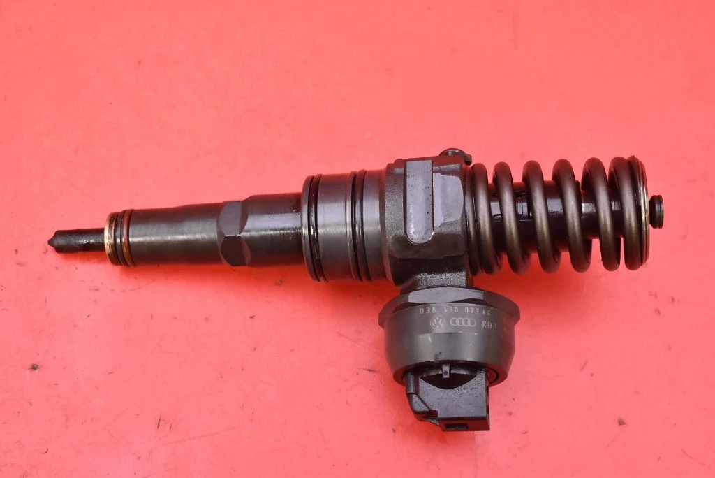 Inyector Bomba 038130073AG Usado VW Passat