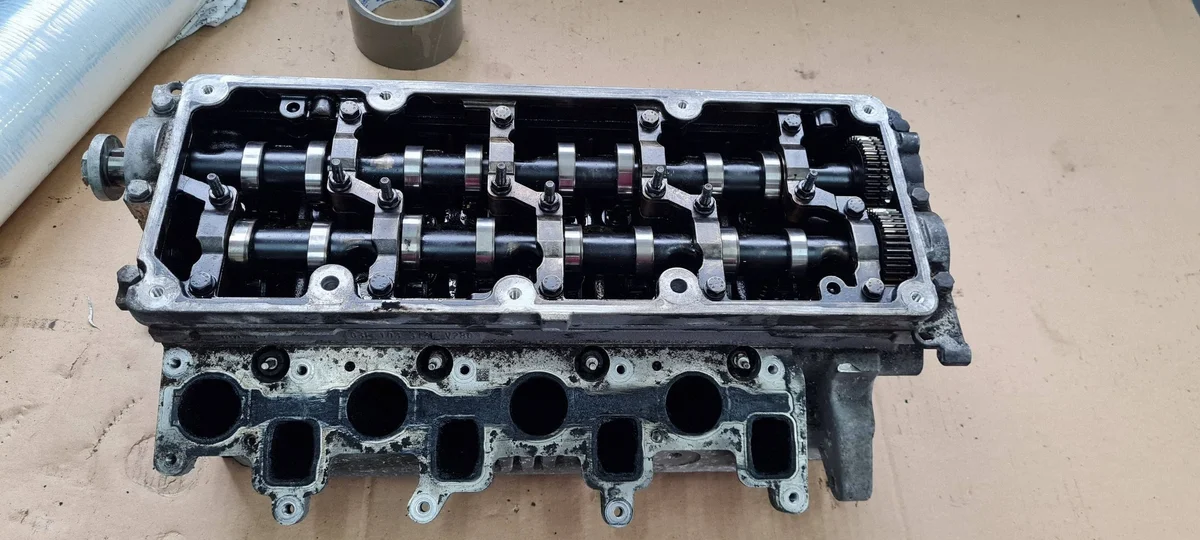 Cylinderhuvud Audi 2.0 TDI CAH 03L103373E