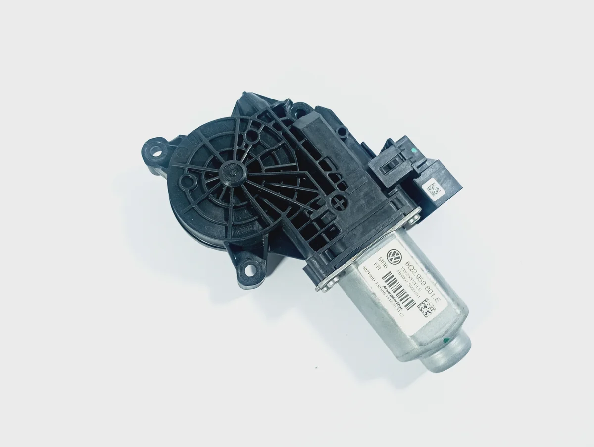 Motor fönsterhiss höger fram VW Polo 4 OE 6Q2959801E