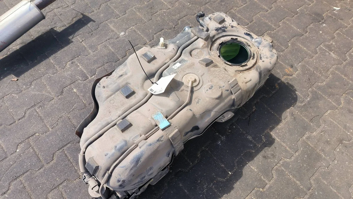 Kraftstofftank Hyundai Kona 31171J9000 thumbnail 1