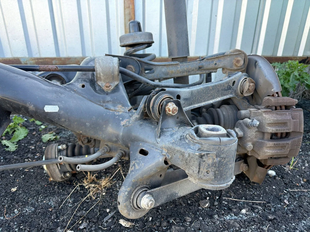 BMW X1 E84 Berço Traseiro Usado OEM 6792474 image 5
