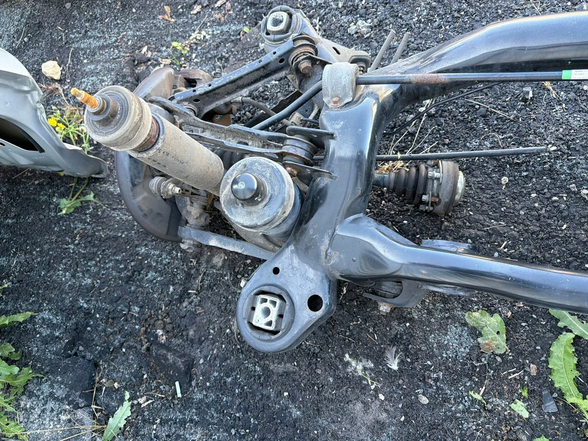 BMW X1 E84 Berço Traseiro Usado OEM 6792474 image 9