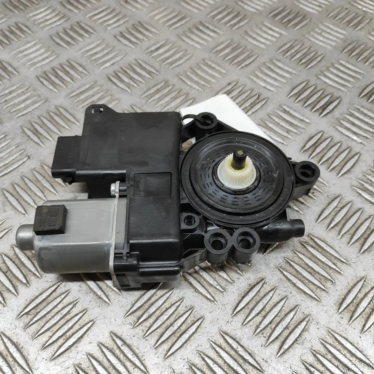 Genesis GV60 vänster framdörr motor 82450CU000