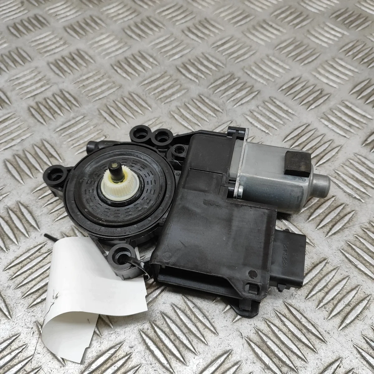 Genesis GV60 vänster framdörr motor 82450CU000 image 4