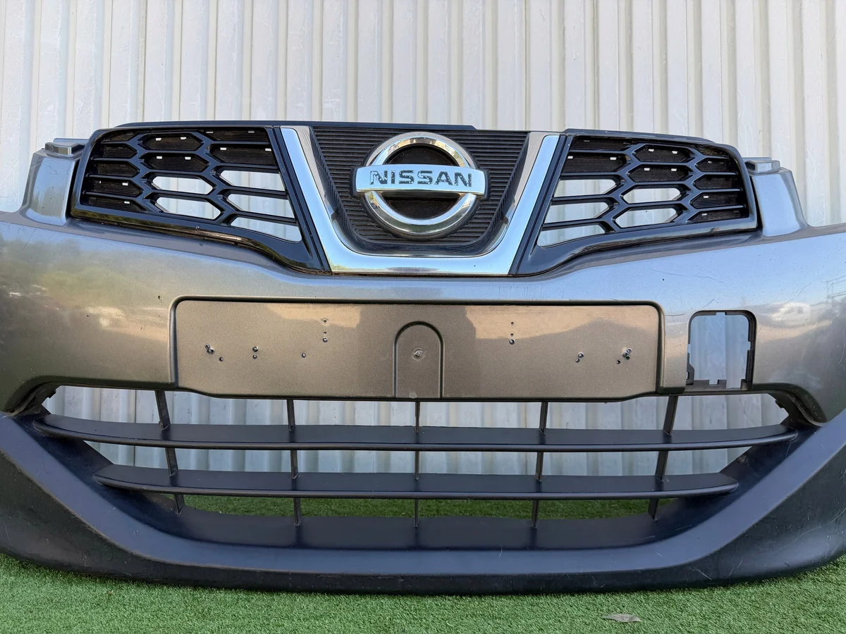 Nissan Qashqai J10 Parachoques Delantero Usado image 3