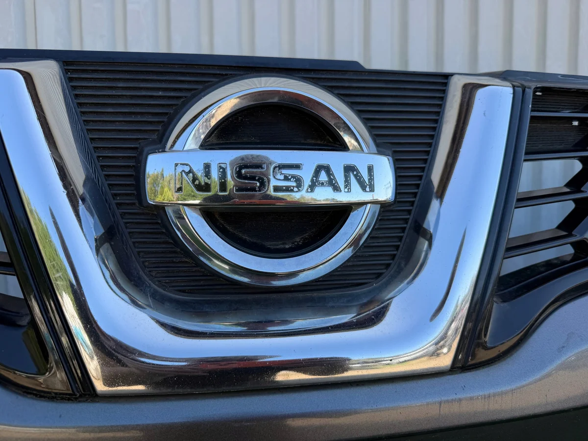 Nissan Qashqai J10 Parachoques Delantero Usado image 7