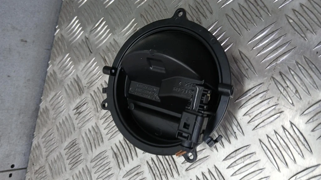 Manija Maletero VW Passat B6 1.9TDI 05-10 image 3