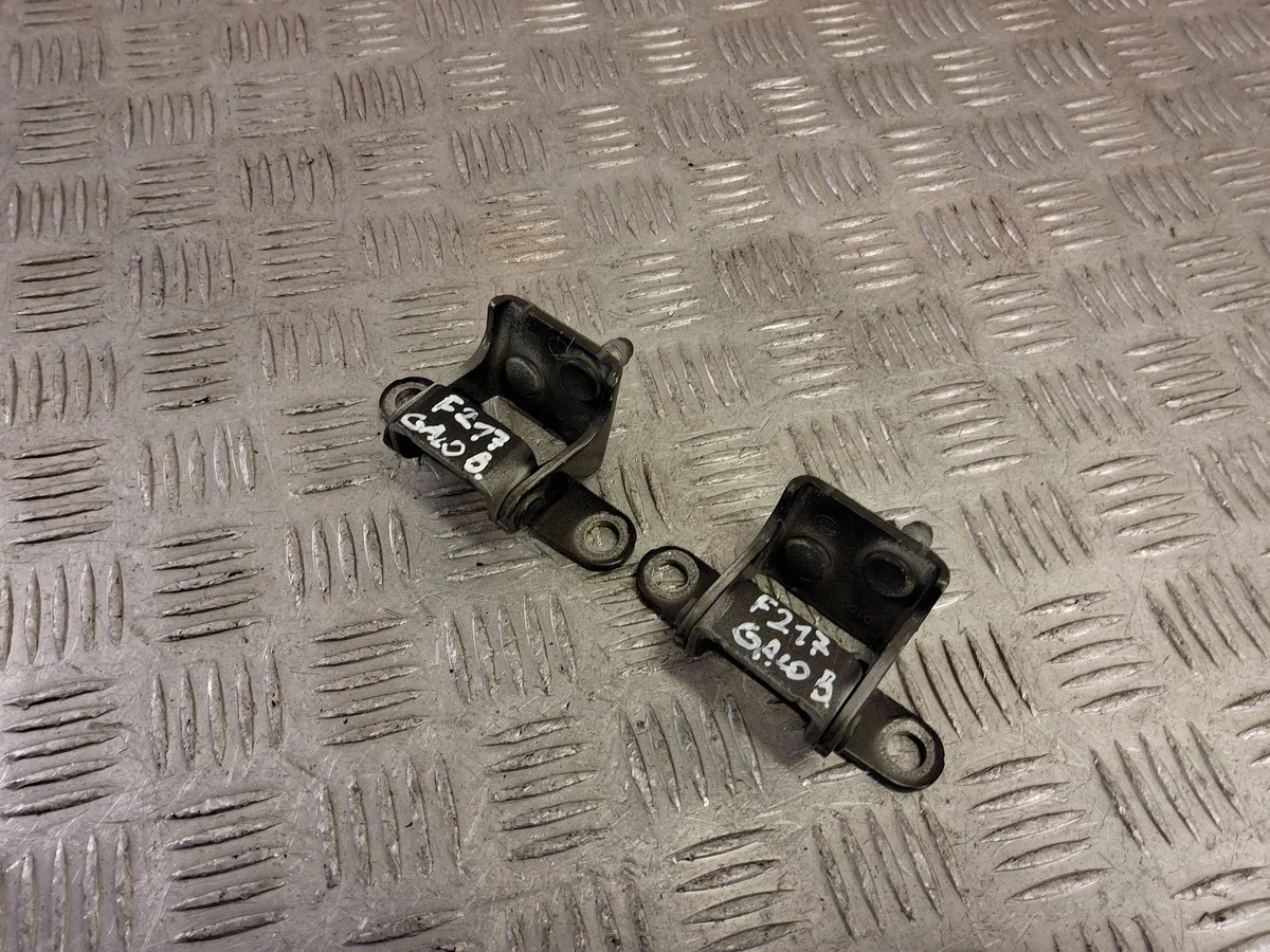 SsangYong Rodius Trunk Lid Hinges SKE67641 image 4
